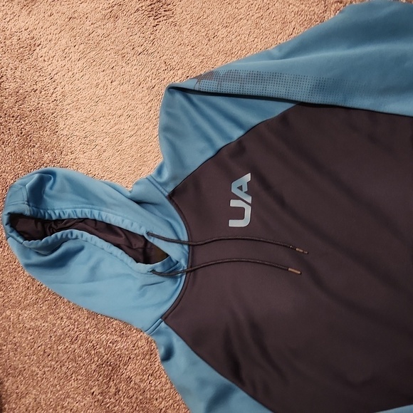 UnderArmour Hoddie - Picture 2 of 4